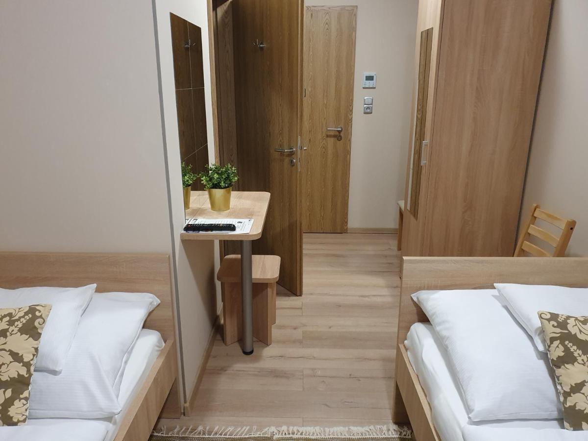 Platina Panzio*** Bed & Breakfast Ujhartyan Exterior photo