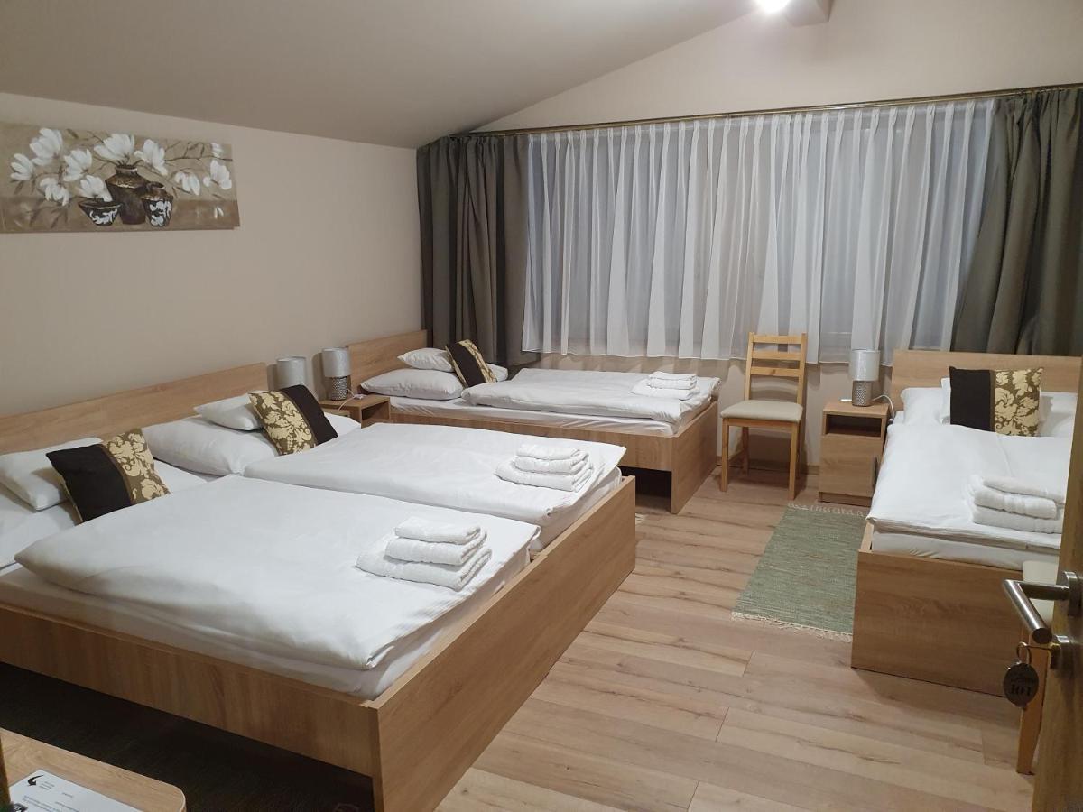 Platina Panzio*** Bed & Breakfast Ujhartyan Exterior photo