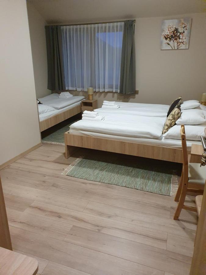 Platina Panzio*** Bed & Breakfast Ujhartyan Exterior photo