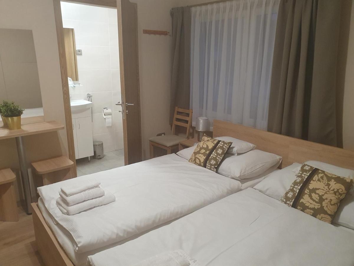 Platina Panzio*** Bed & Breakfast Ujhartyan Exterior photo