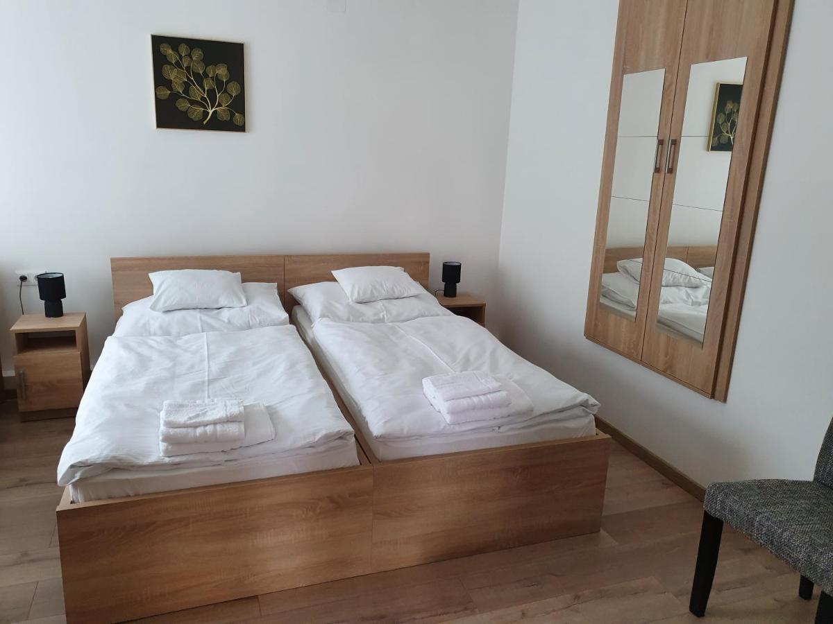 Platina Panzio*** Bed & Breakfast Ujhartyan Exterior photo