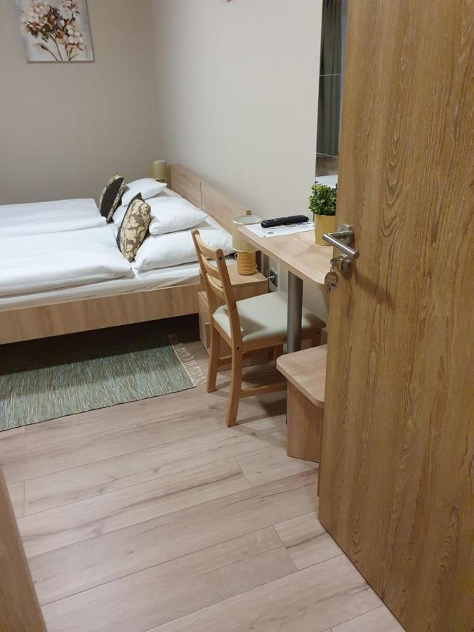 Platina Panzio*** Bed & Breakfast Ujhartyan Exterior photo