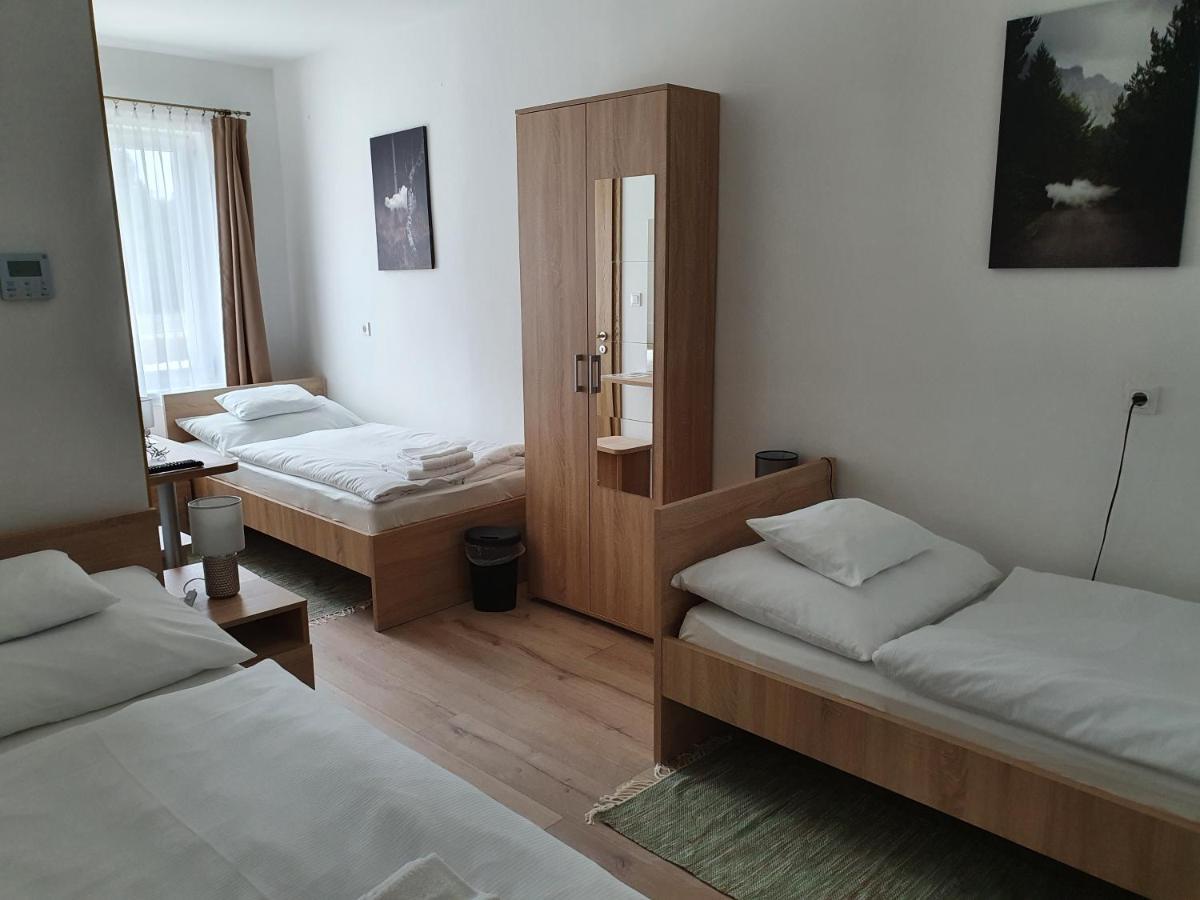 Platina Panzio*** Bed & Breakfast Ujhartyan Exterior photo